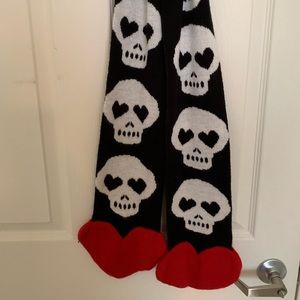 Hot Topic Black and White Skull scarf